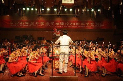 華意制衣 專業(yè)校服定制，石家莊廠家直供，打造舒適與美觀的校園服飾